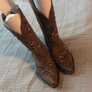 Genuine cowboy Boots. Size 8